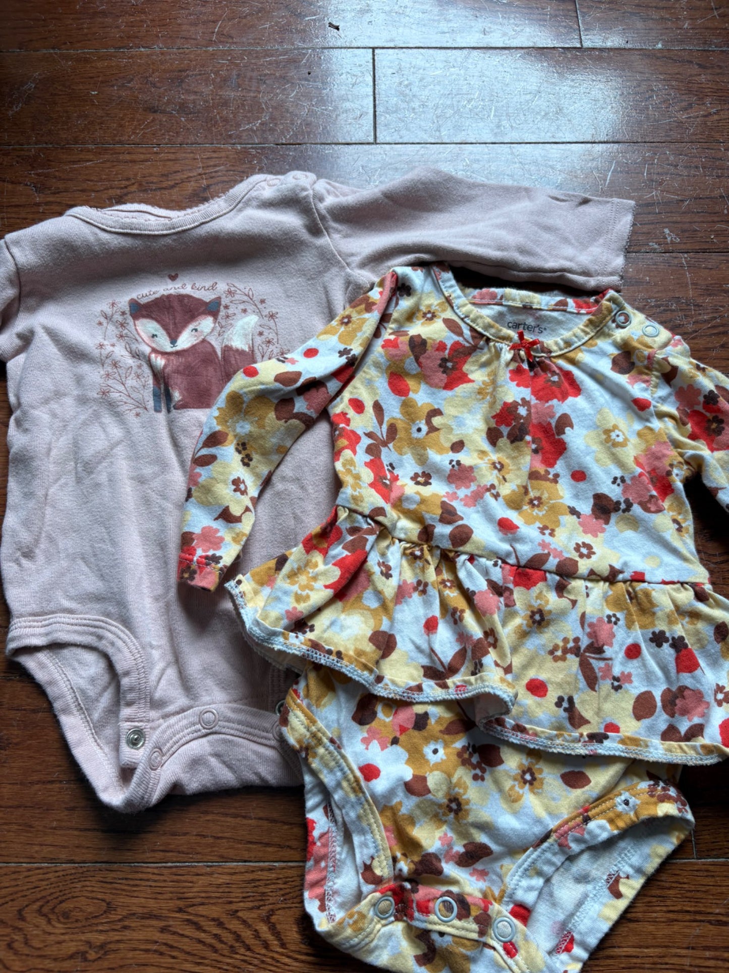 Carter’s 6 months onesies , Kids 6 Month (3-6M)