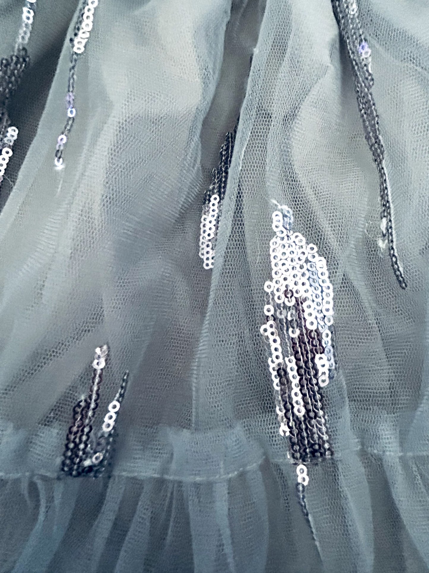 EUC - Silver Tiered Tulle Skirt with sequins, size 9/10, Kids 8