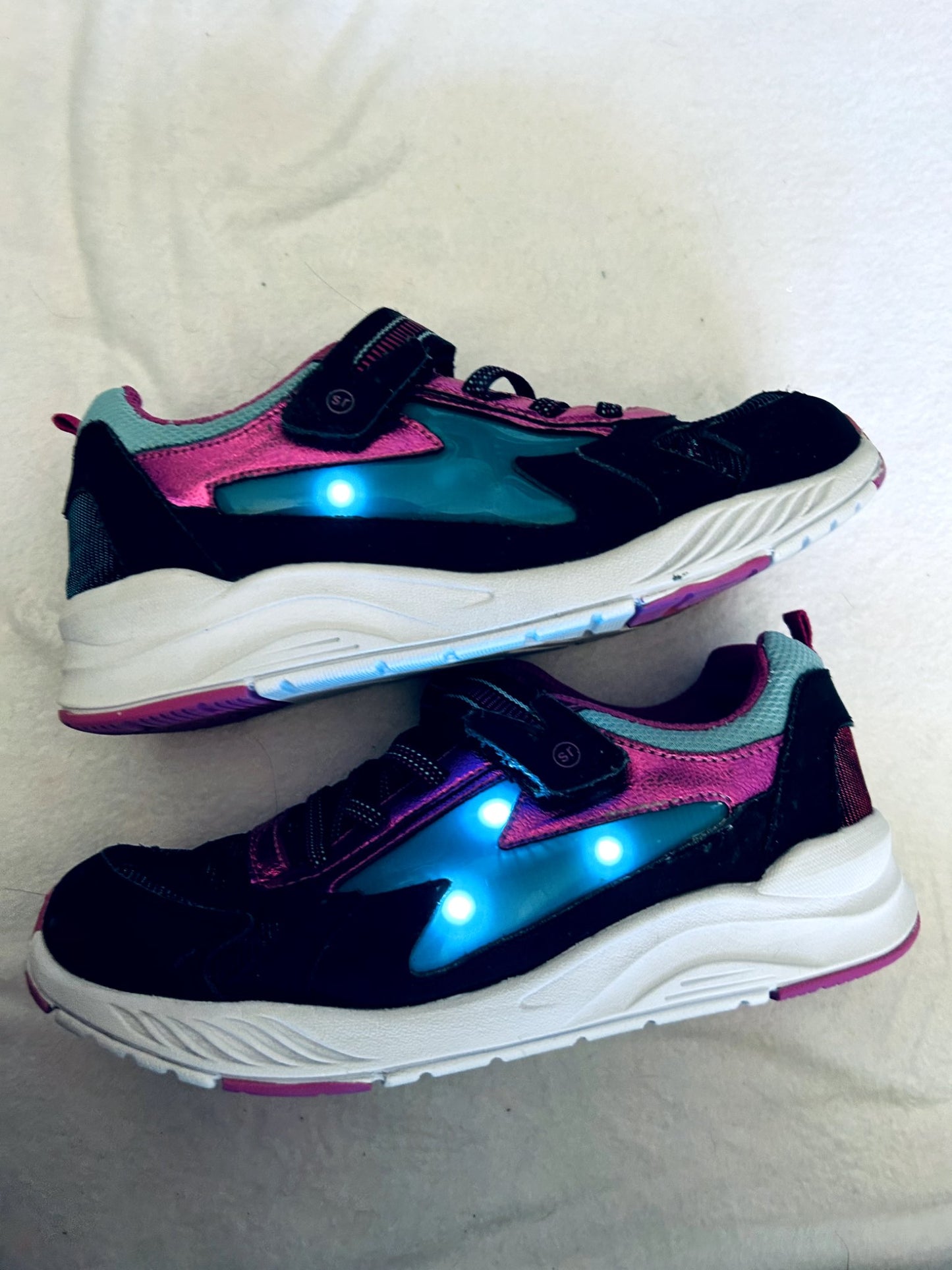 EUC - Stride Rite, Cosmic Light-up Athletic Shoe, Size 3Y, retails $72 new, Shoes 3 (Kids:4-8yr)