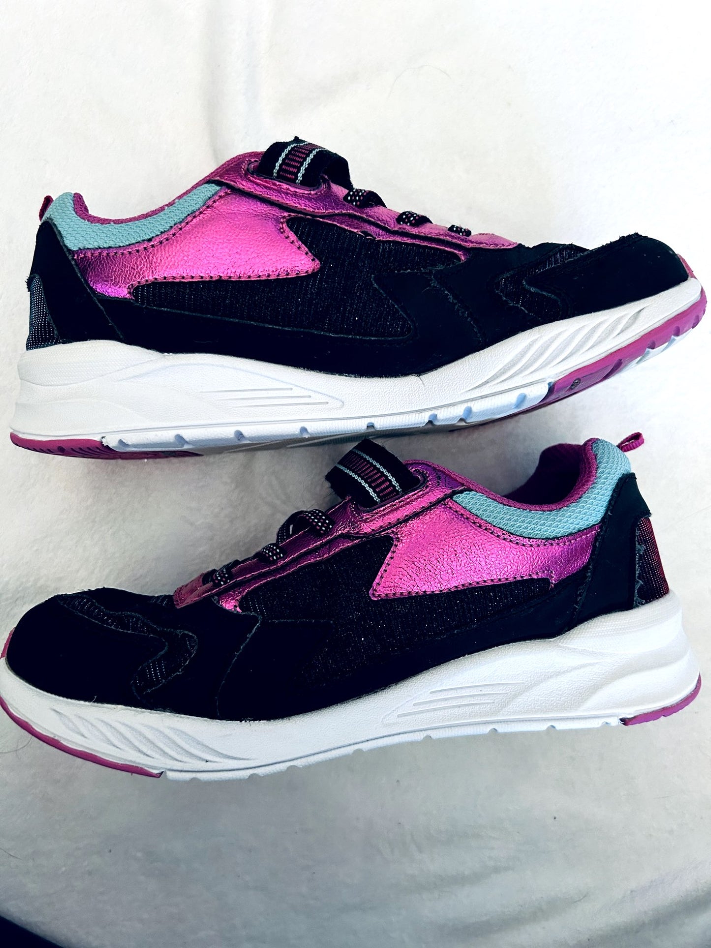EUC - Stride Rite, Cosmic Light-up Athletic Shoe, Size 3Y, retails $72 new, Shoes 3 (Kids:4-8yr)