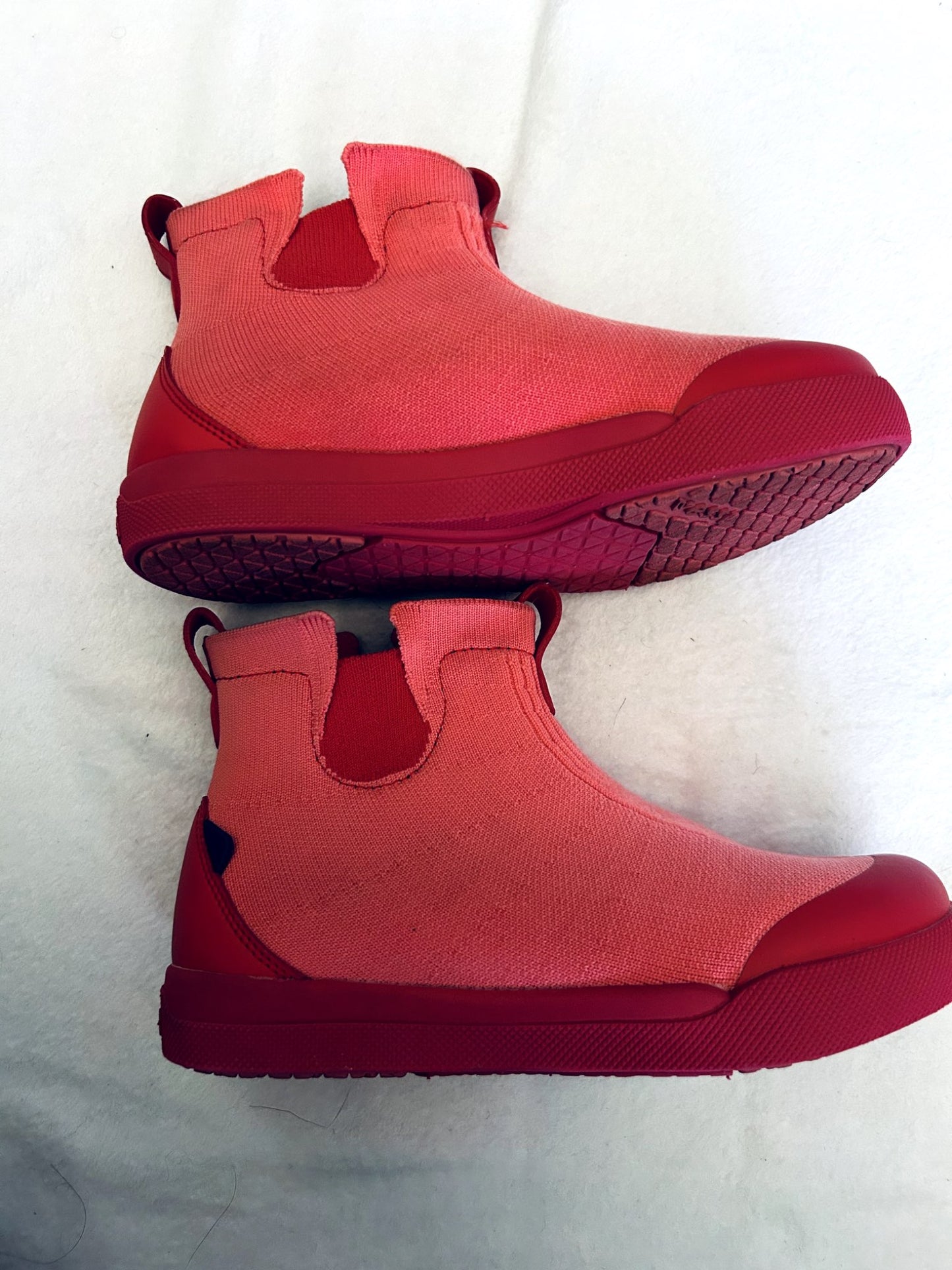 EUC - Vessi, Weekend Chelsea Boot, size 2Y. retails $95 new, Shoes 2 (Kids:4-8yr)
