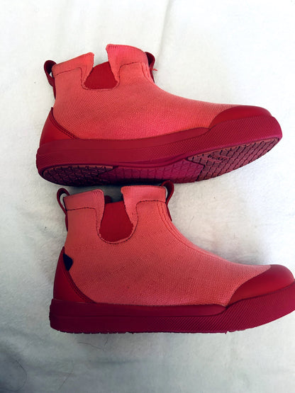 EUC - Vessi, Weekend Chelsea Boot, size 2Y. retails $95 new, Shoes 2 (Kids:4-8yr)