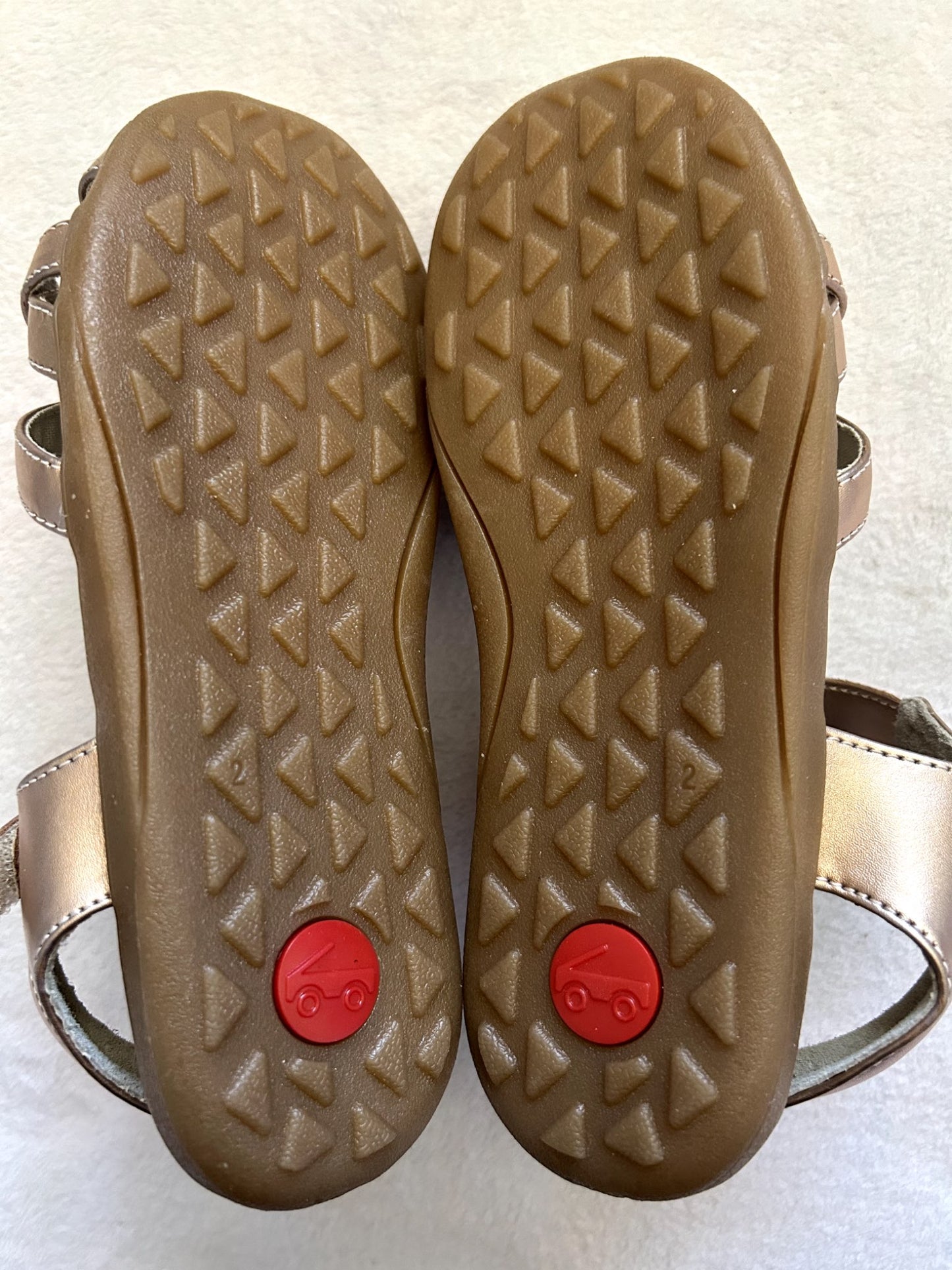 EUC - see kai run, sandals,  size 2,  metallic rose gold, retails $62, Shoes 2 (Kids:4-8yr)