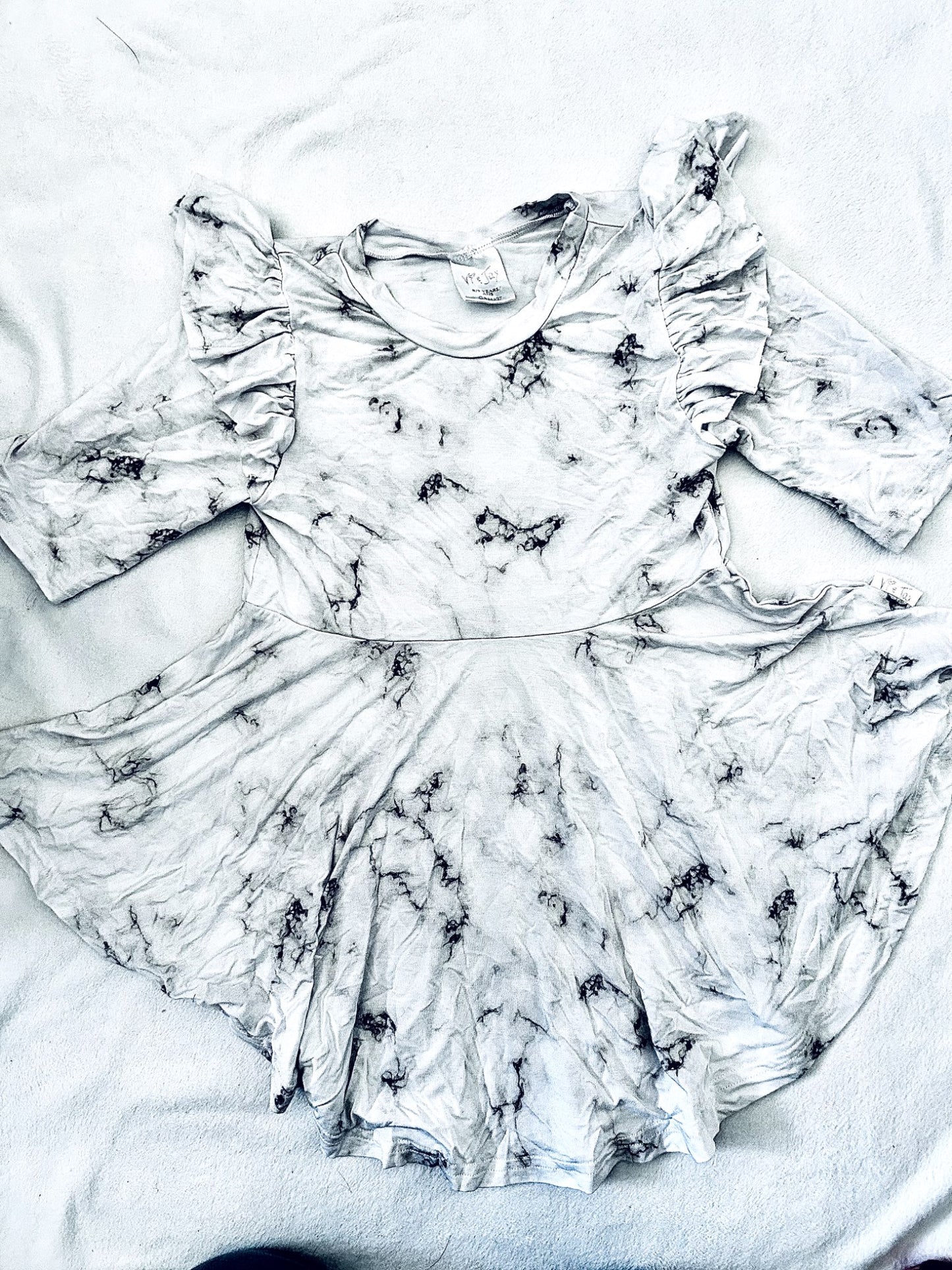 VGUC - Small shop, Vi&jax,  short sleeve with flutters, curved hem peplum, white marble print, size 8/9, retails $55 new, Kids 7