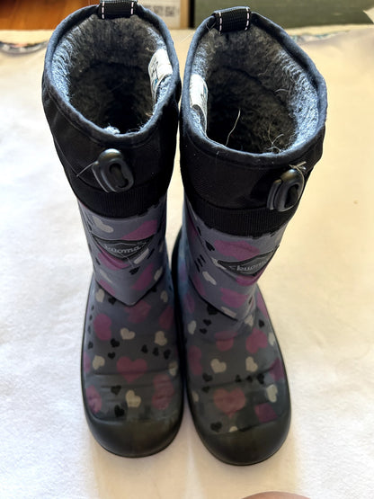 VGUC - Kuoma Snowlock Winter Boots, Hearts pattern, size 2Y, retails $117 new, Shoes 2 (Kids:4-8yr)