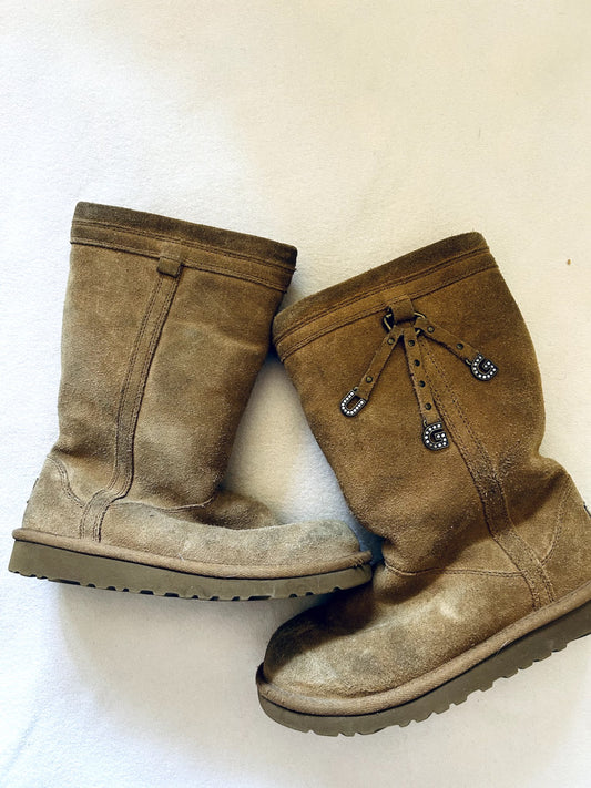VGUC - UGG Australia Sheepskin Suede Boots, size 2Y, Shoes 2 (Kids:4-8yr)