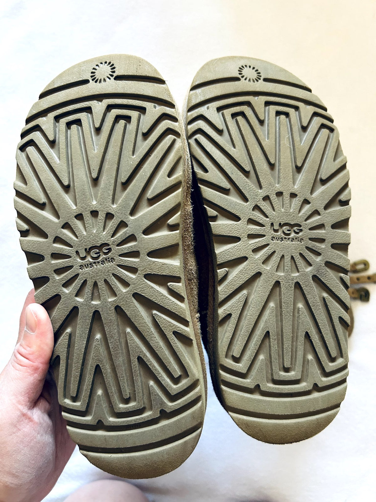 VGUC - UGG Australia Sheepskin Suede Boots, size 2Y, Shoes 2 (Kids:4-8yr)