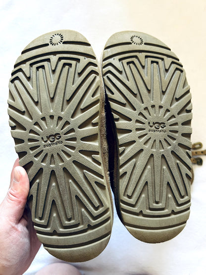 VGUC - UGG Australia Sheepskin Suede Boots, size 2Y, Shoes 2 (Kids:4-8yr)
