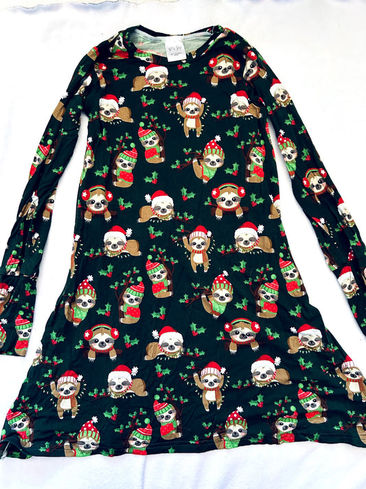 EUC - Small Shop, Vi&Jax, Bamboo lounge dress, Christmas Sloths print, size 6/7,  retails $65 new, Kids 6/6X