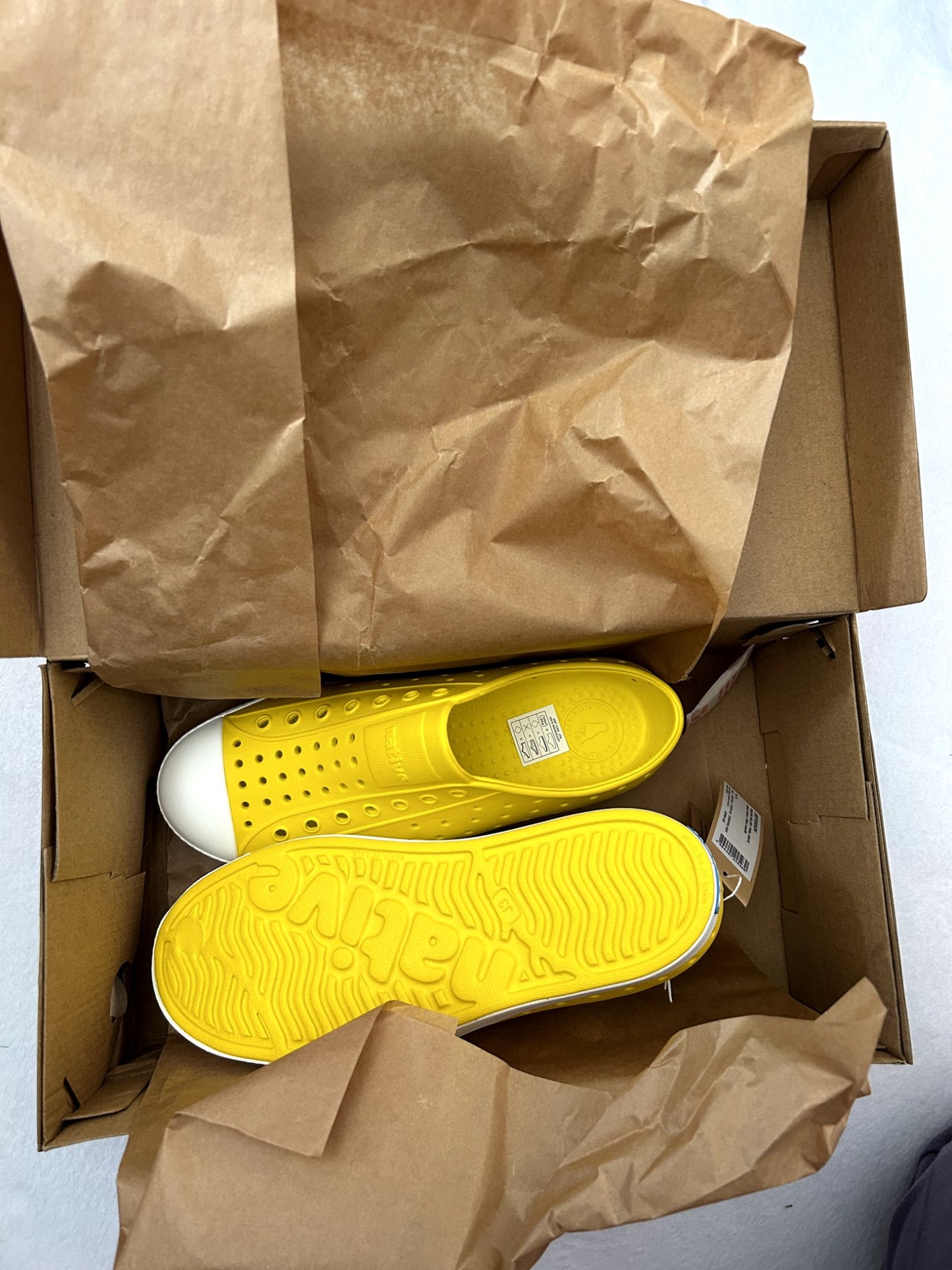 NWT - Native , Jefferson Shoe, size J3, Yellow, Retails $50, Shoes 3 (Kids:4-8yr)