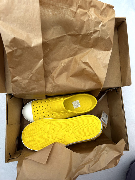 NWT - Native , Jefferson Shoe, size J3, Yellow, Retails $50, Shoes 3 (Kids:4-8yr)
