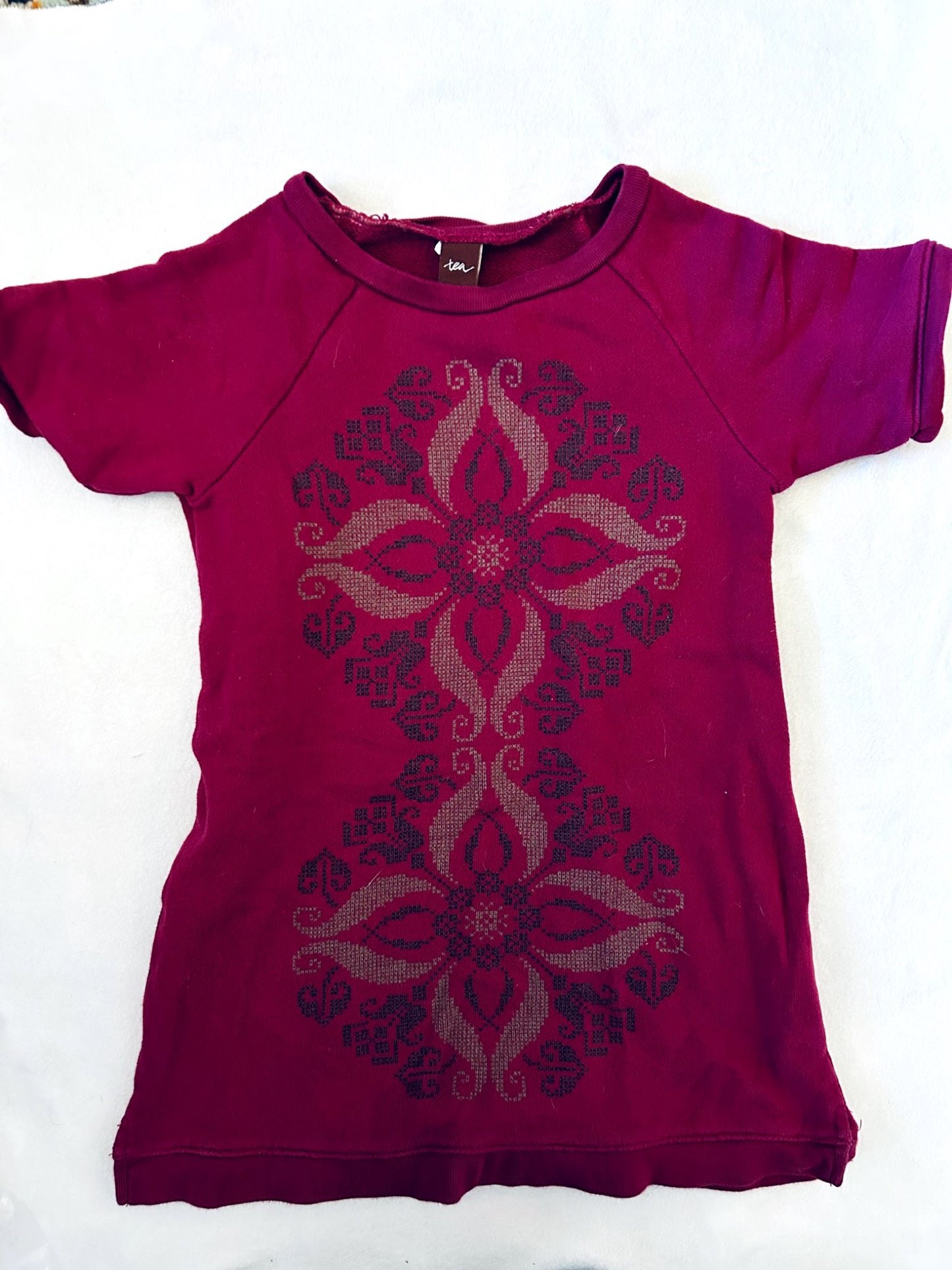 VGUC - Tea Collection , Short sleeve Tunic, with decal on front, size 5, retails $45 new, Kids 5/5T