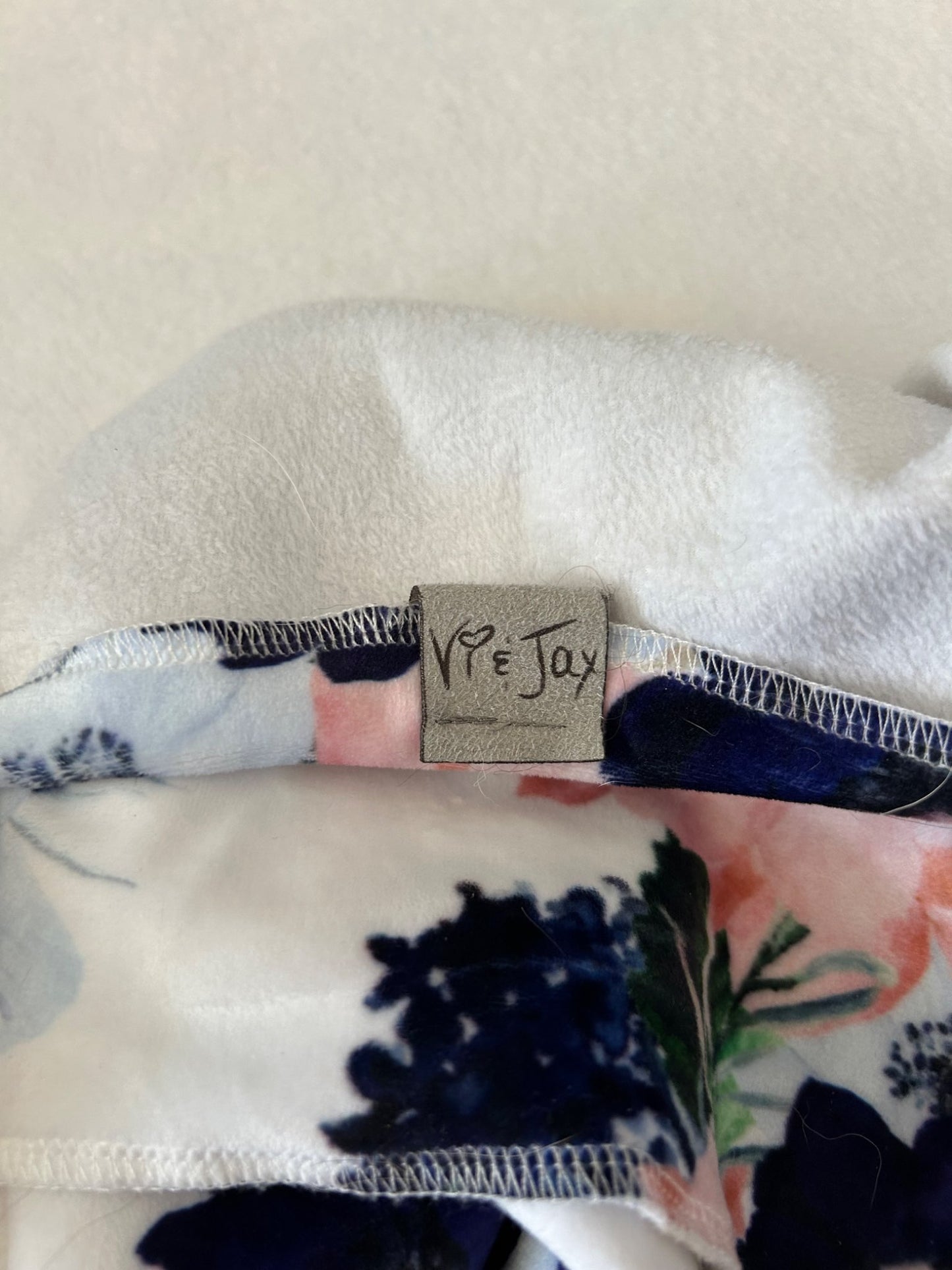 GUC - Small Shop, Vi & Jax, Thin Fleece Baby Blanket, floral print