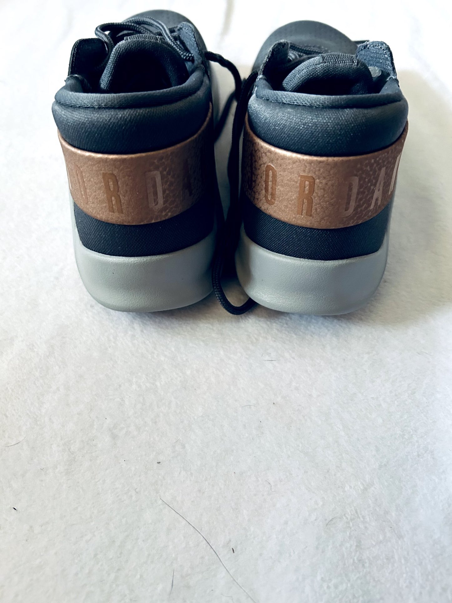 NWT- Jordan basketball shoes, size youth 1, retails $100, Shoes 1 (Kids:4-8yr)