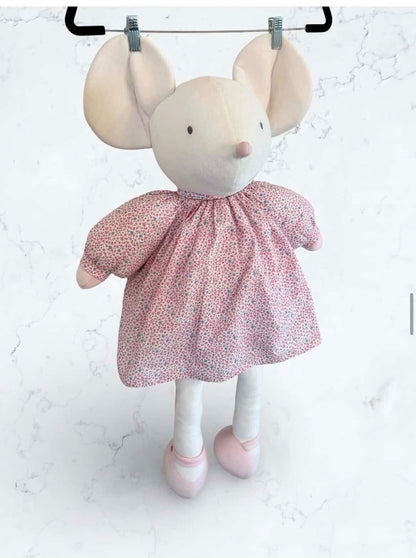 VGUC - Meiya the Mouse X-Large Plush, retails for $150 new