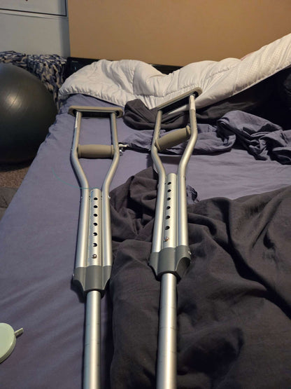 Kid crutches set