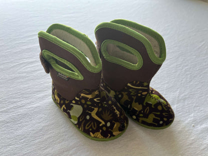 Bogs Baby Boots, Boys Safari Animals, Size 4, Shoes 4 (Baby: 0-12 mth)