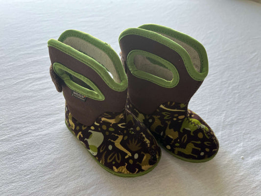 Bogs Baby Boots, Boys Safari Animals, Size 4, Shoes 4 (Baby: 0-12 mth)