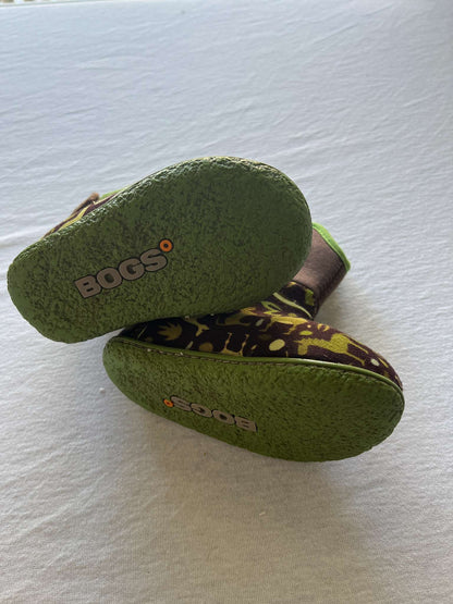 Bogs Baby Boots, Boys Safari Animals, Size 4, Shoes 4 (Baby: 0-12 mth)