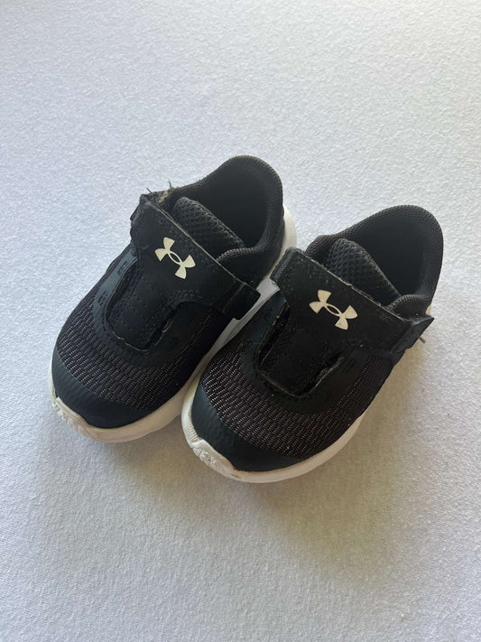 Under Armour Boys Runners, Size 5, Shoes 5 (Walkers:12-24 mth)