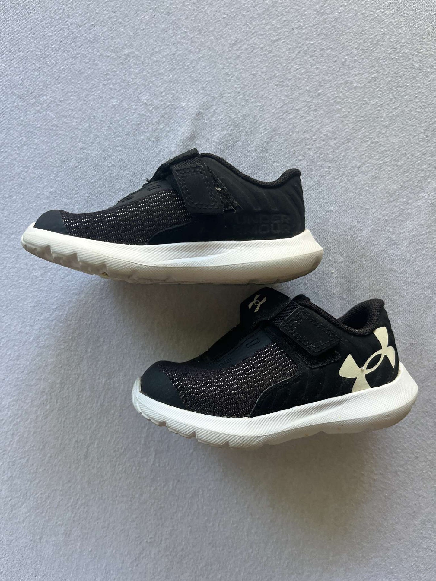 Under Armour Boys Runners, Size 5, Shoes 5 (Walkers:12-24 mth)