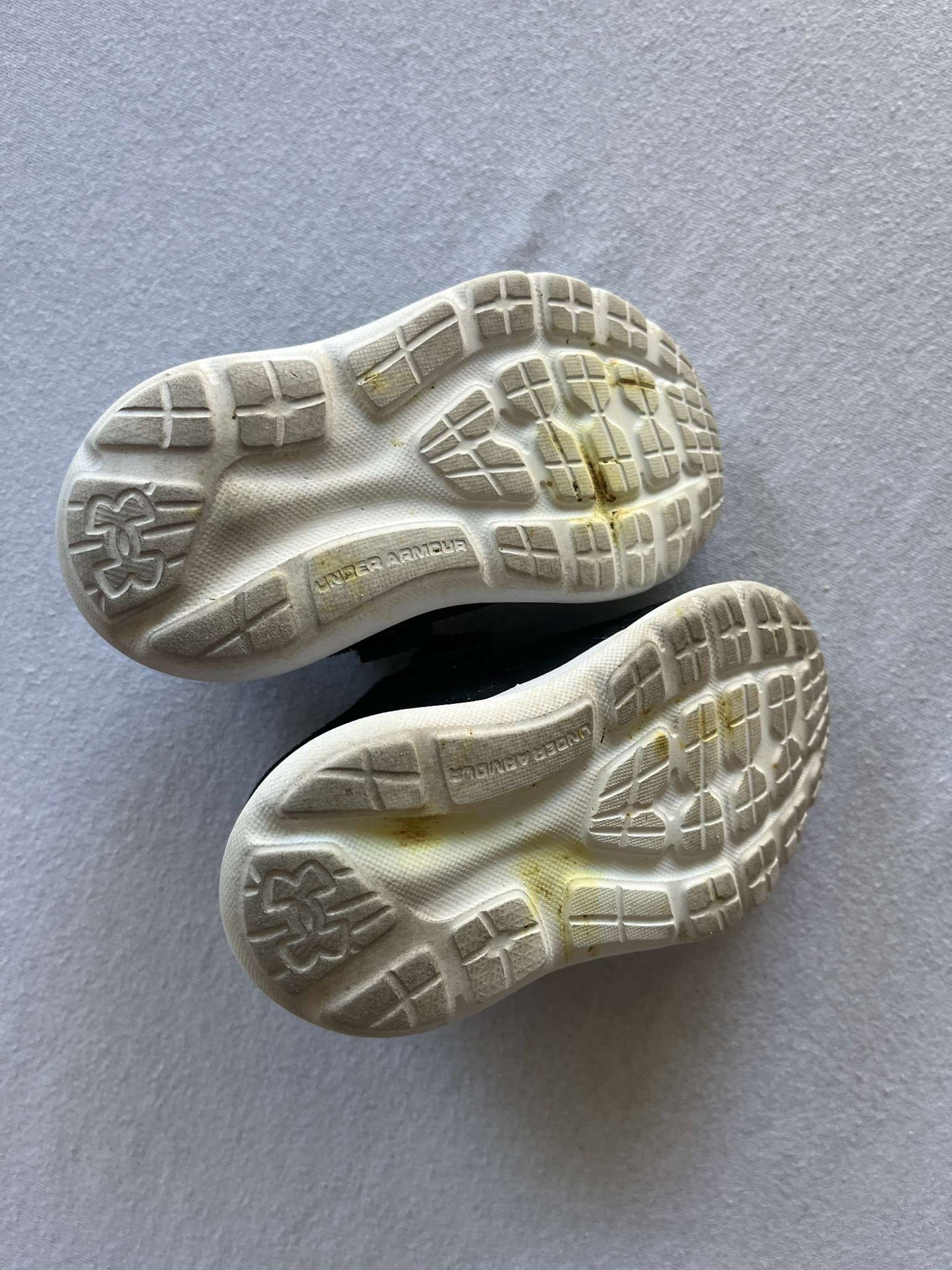 Under Armour Boys Runners, Size 5, Shoes 5 (Walkers:12-24 mth)