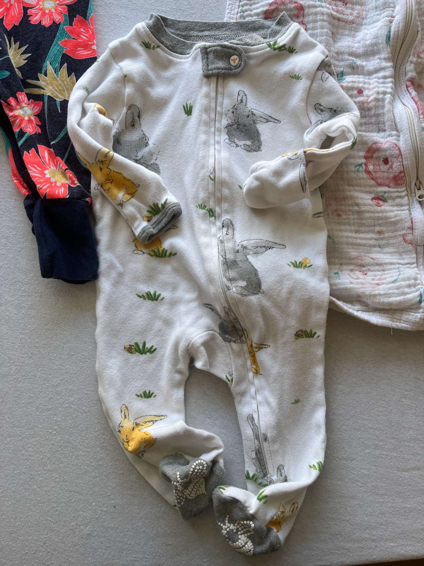 Size 0-3 month bundle, 2 pajamas and a sleepsack. AMAZING QUALITY BRANDS!, Kids 3 Month (0-3M)