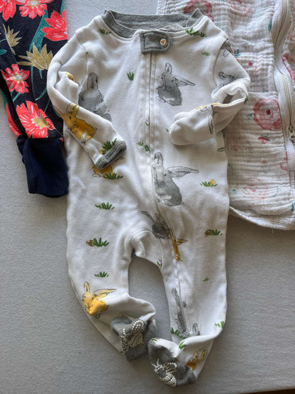 Size 0-3 month bundle, 2 pajamas and a sleepsack. AMAZING QUALITY BRANDS!, Kids 3 Month (0-3M)