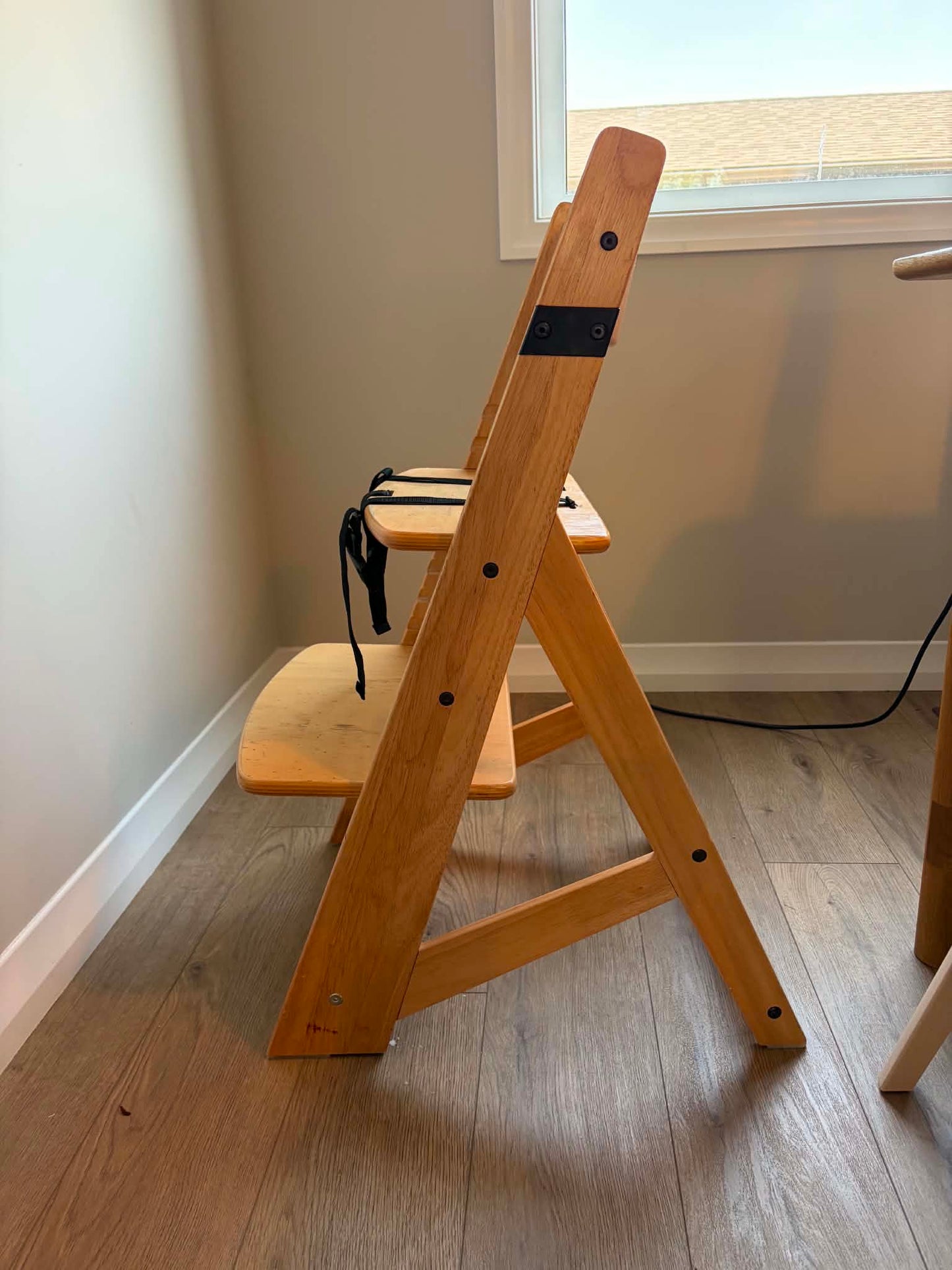Keekaroo/Bergeron by Design Adjustable Wooden High Chair, Solid Hardwood