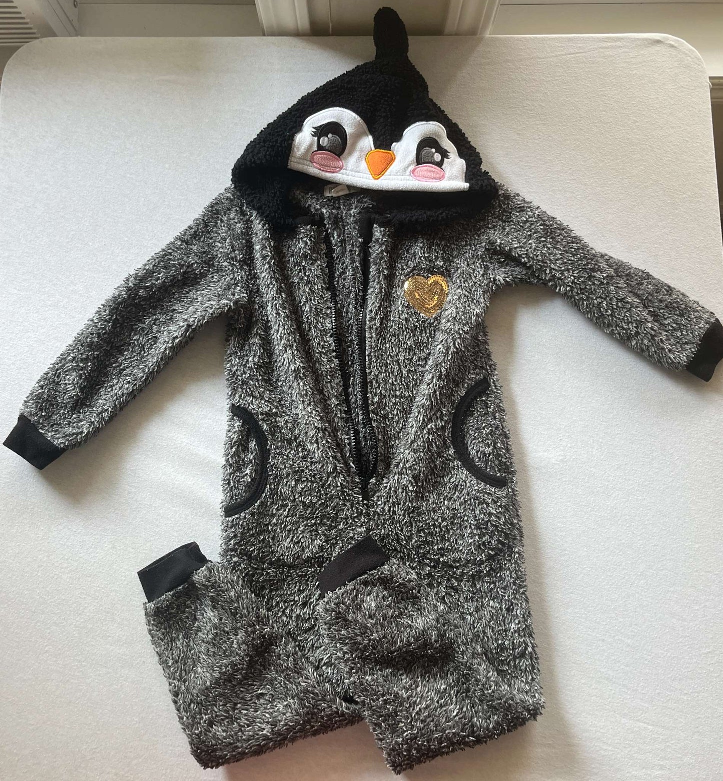 Funzietime Penguin Onesie (size 4/5), Kids 4/4T