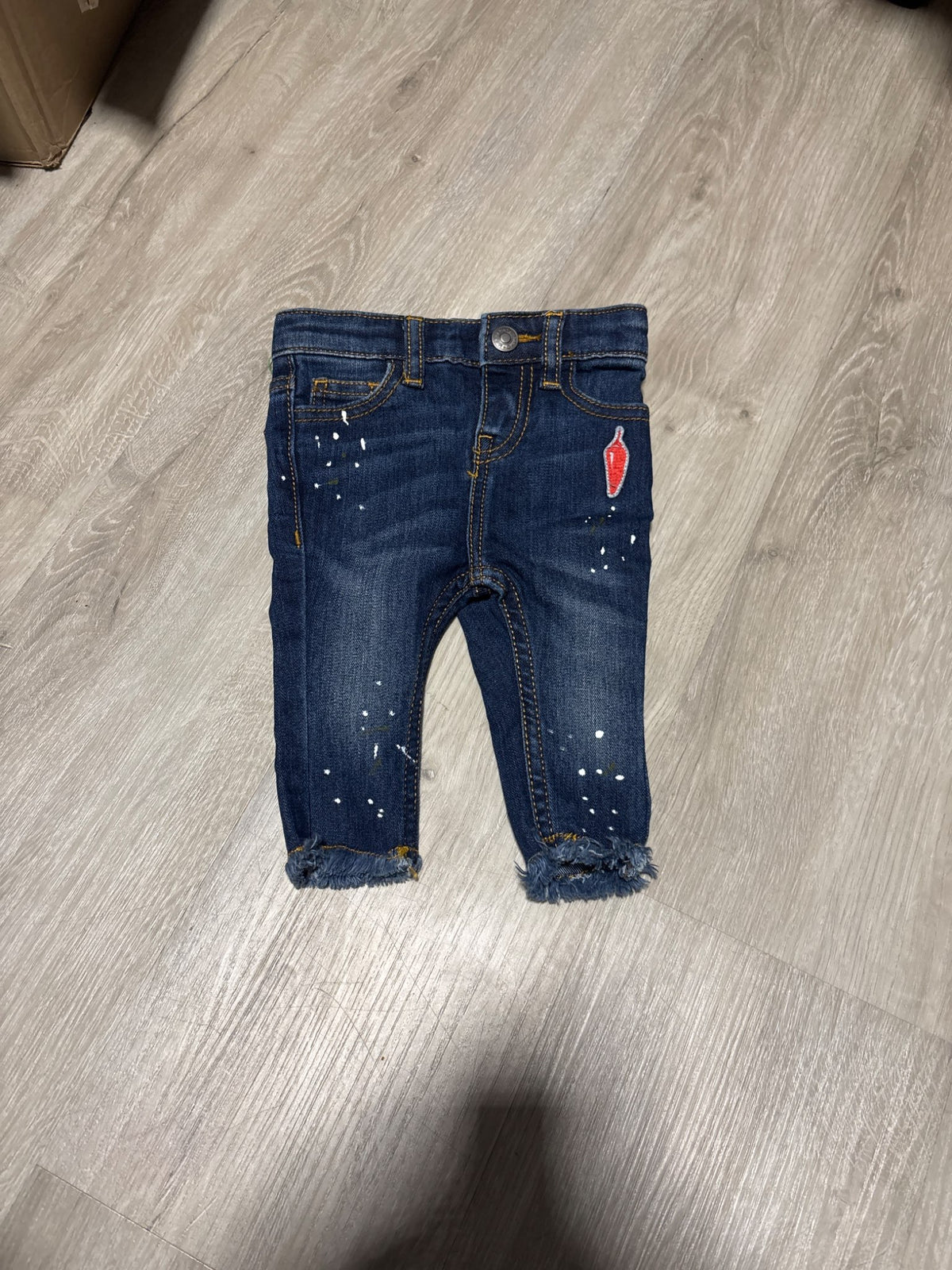 Benetton Jeans with Paint Splatter and Chili 12M NEW, Kids 12 Month (9-12M)