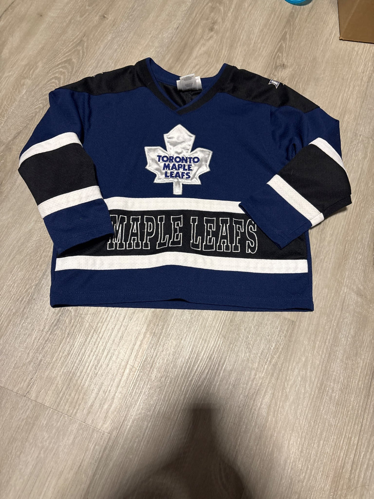 NHL Toronto Maple Leafs Jersey Size 5, Kids 5/5T