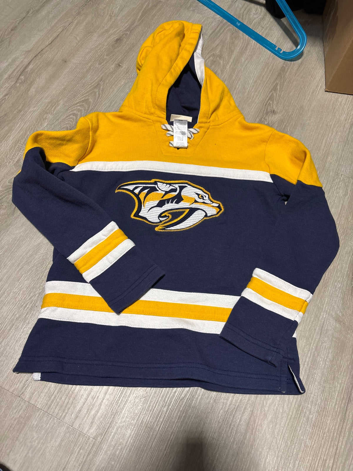 NHL Nashville Predators Hoodie Size 8, Kids 8