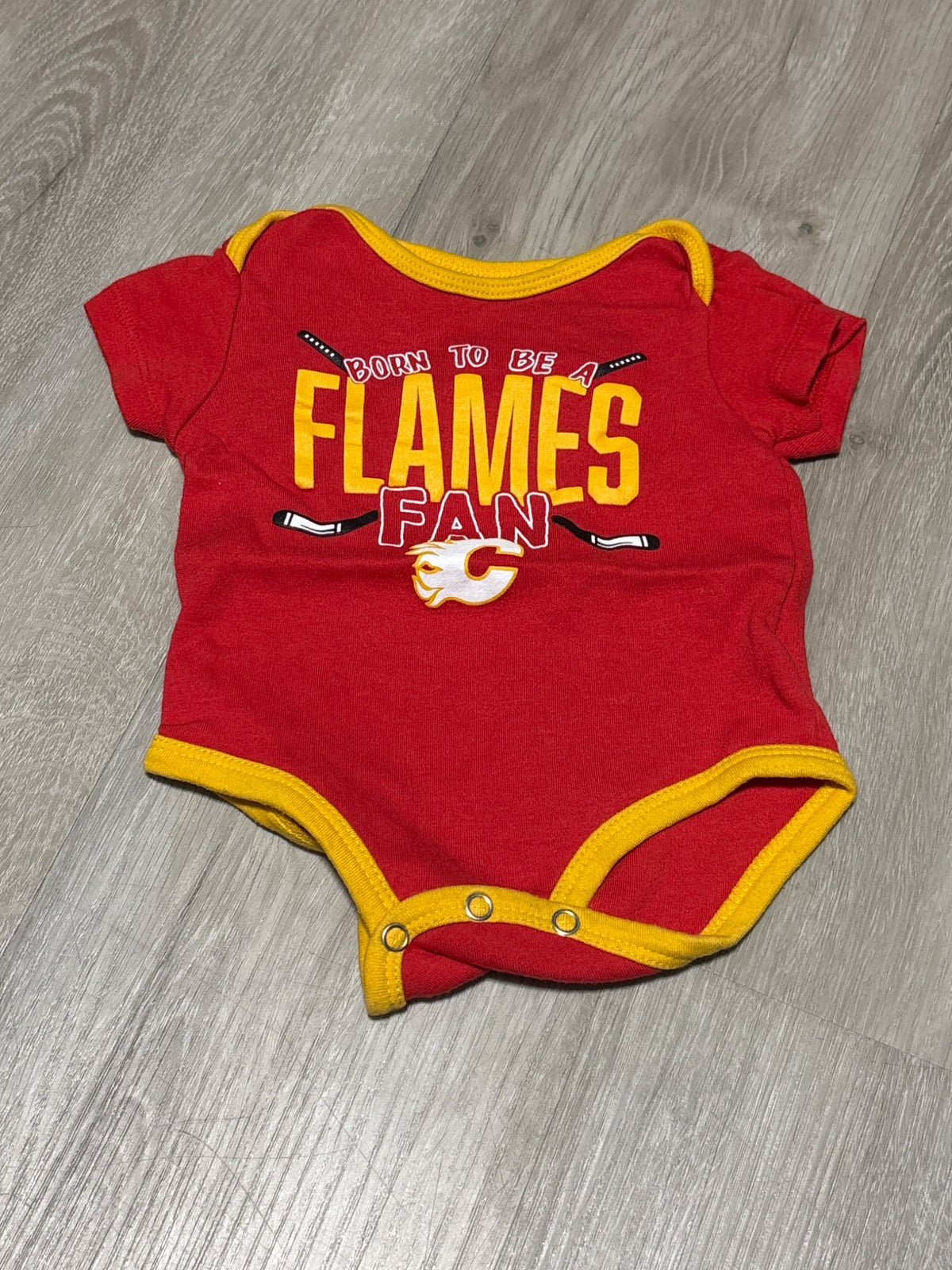 NHL Calgary Flames Onesie 3-6M, Kids 6 Month (3-6M)