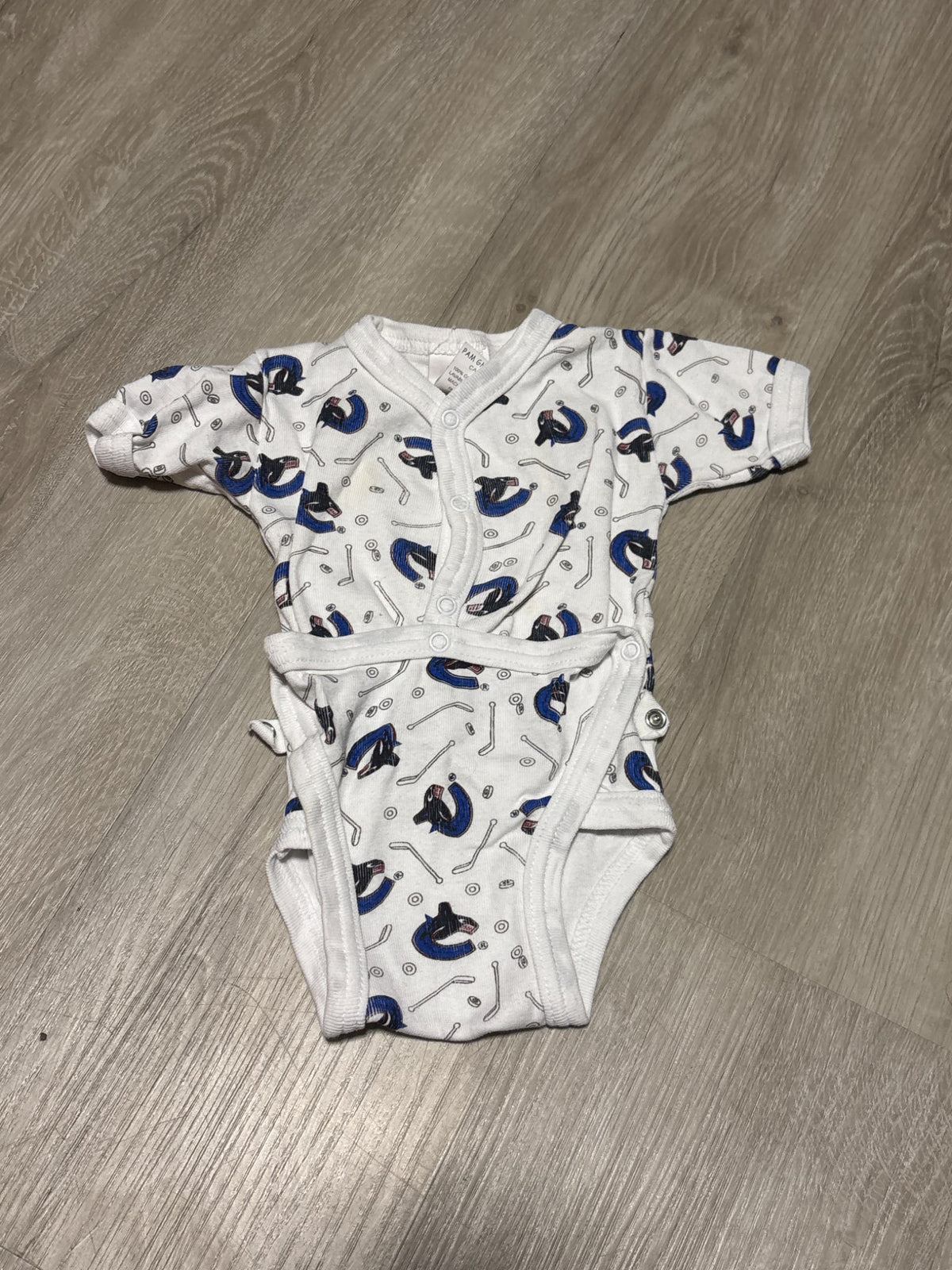 NHL Vancouver Canucks Onesie 6M, Kids 6 Month (3-6M)