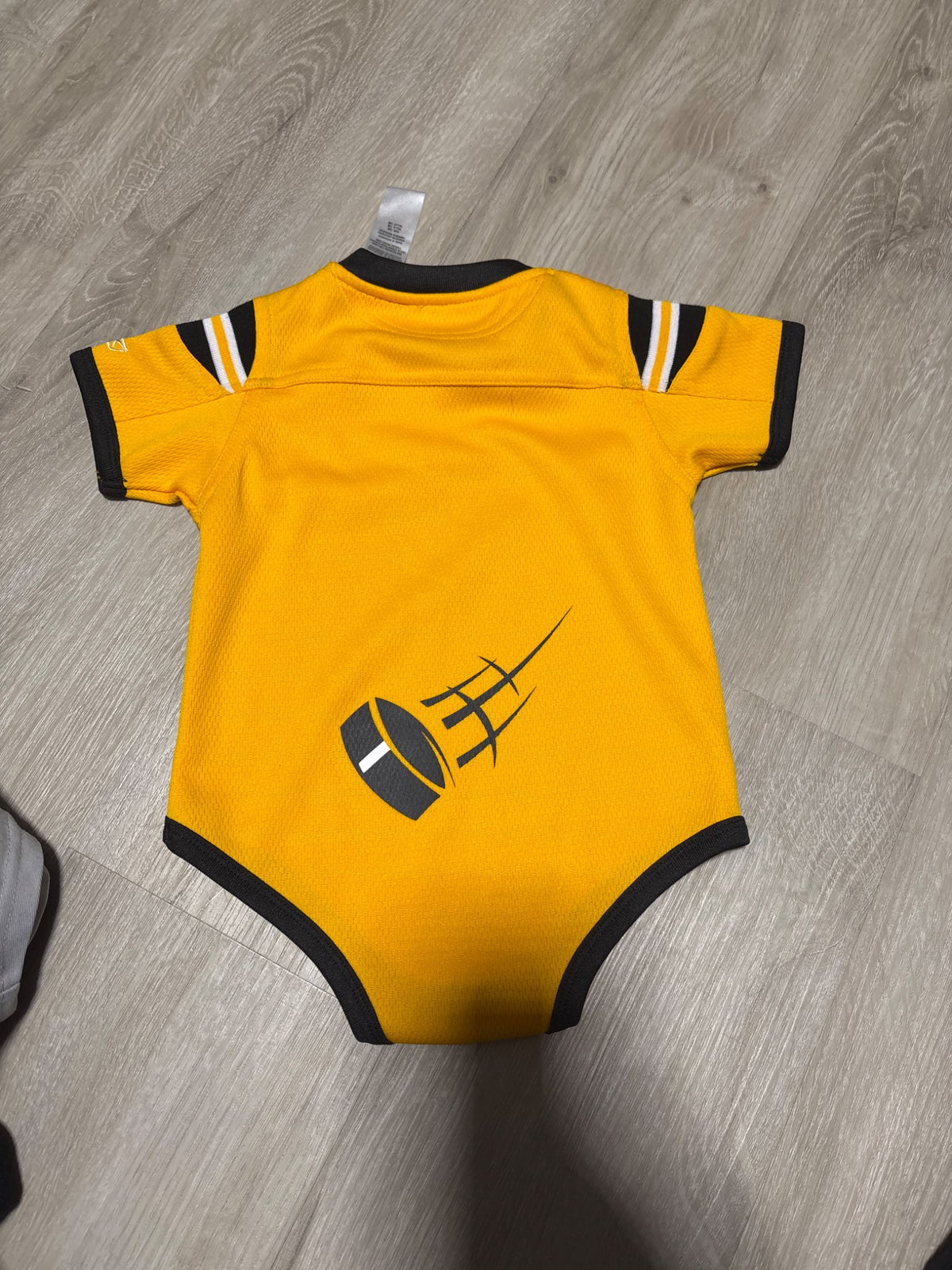 NHL Boston Bruins Yellow onesie 12M, Kids 12 Month (9-12M)