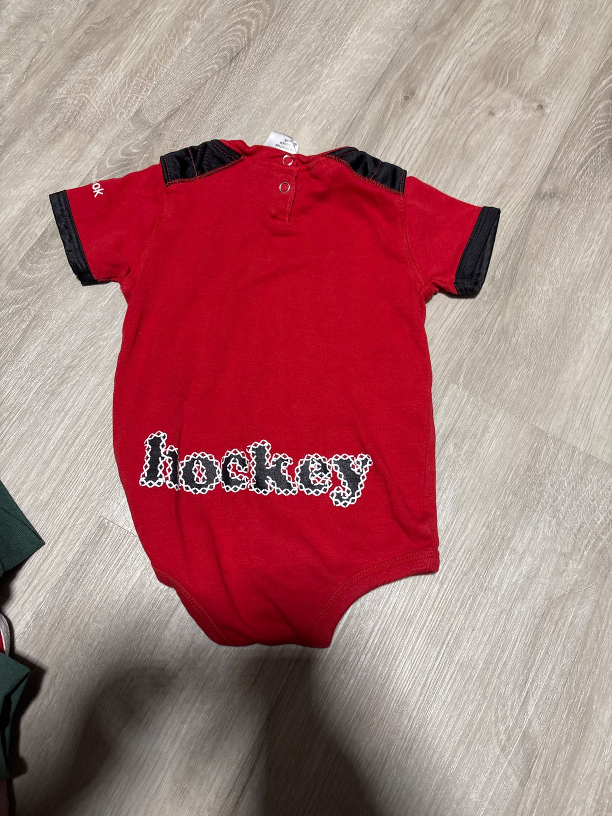 NHL Calgary Flames red onesie 12M, Kids 12 Month (9-12M)