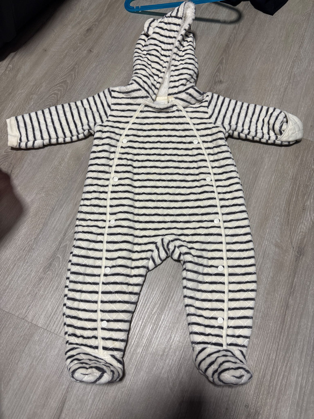 Nordstrom White And Black Stripped Bunting suit 12M, Kids 12 Month (9-12M)