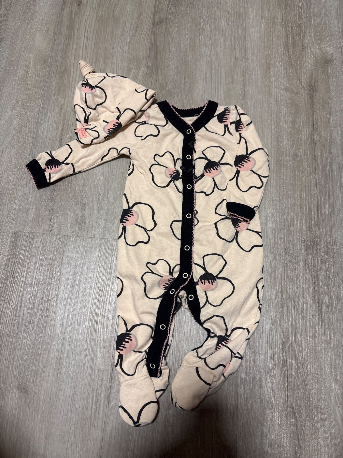 Mini Hero’s Peach and Black Floral Sleeper and Hat 3M, Kids 3 Month (0-3M)