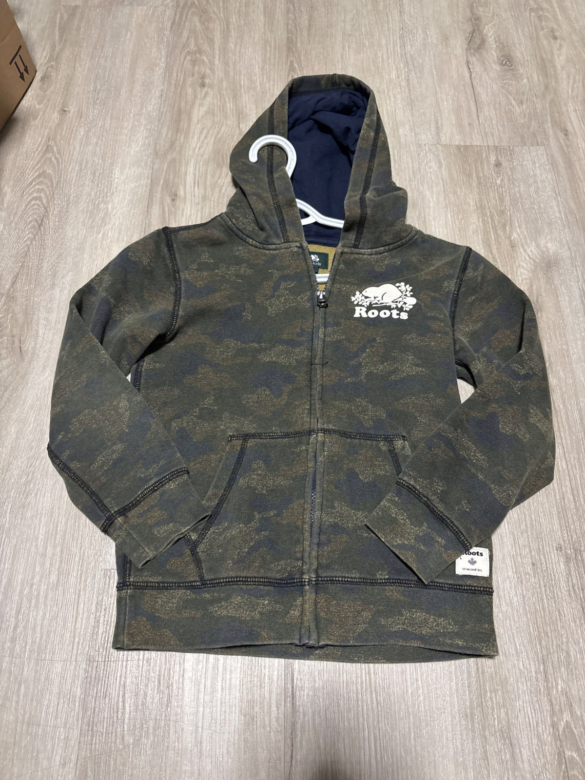 Roots Camo Sweater Size Medium 7-8, Kids 7