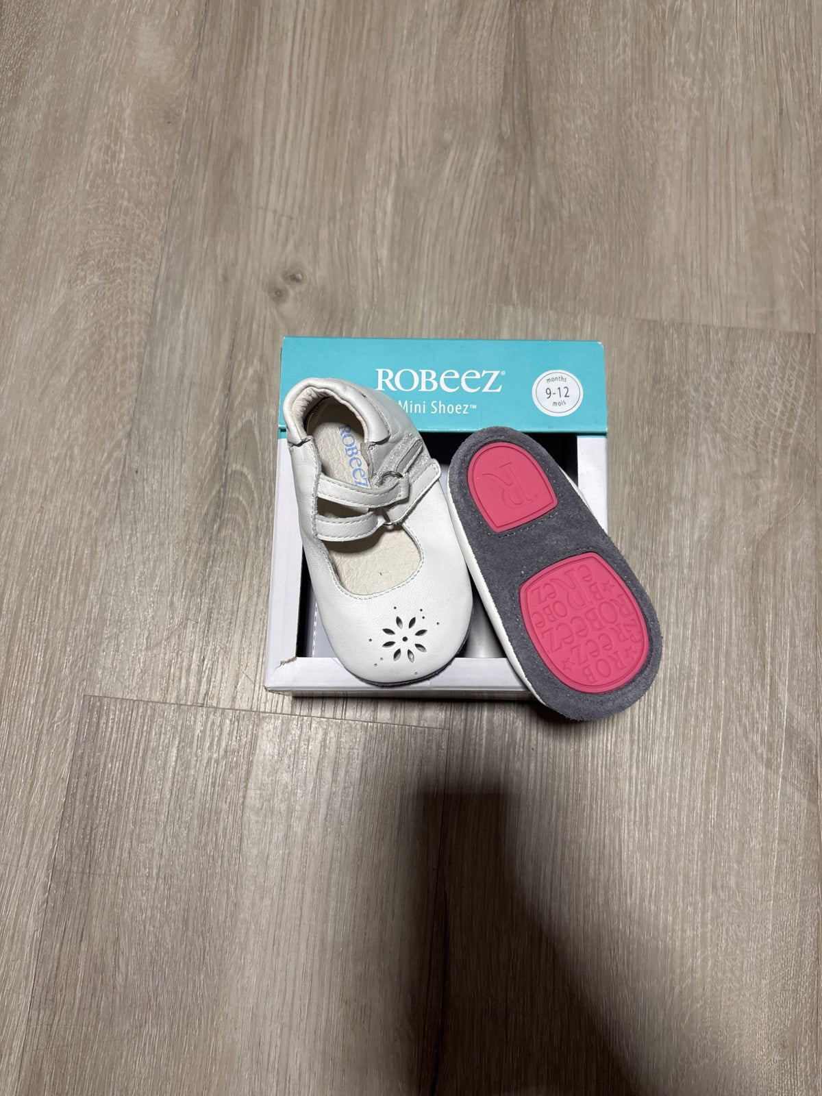 Robeez Baby White Shoes 9-12M, Shoes 4 (Baby: 0-12 mth)