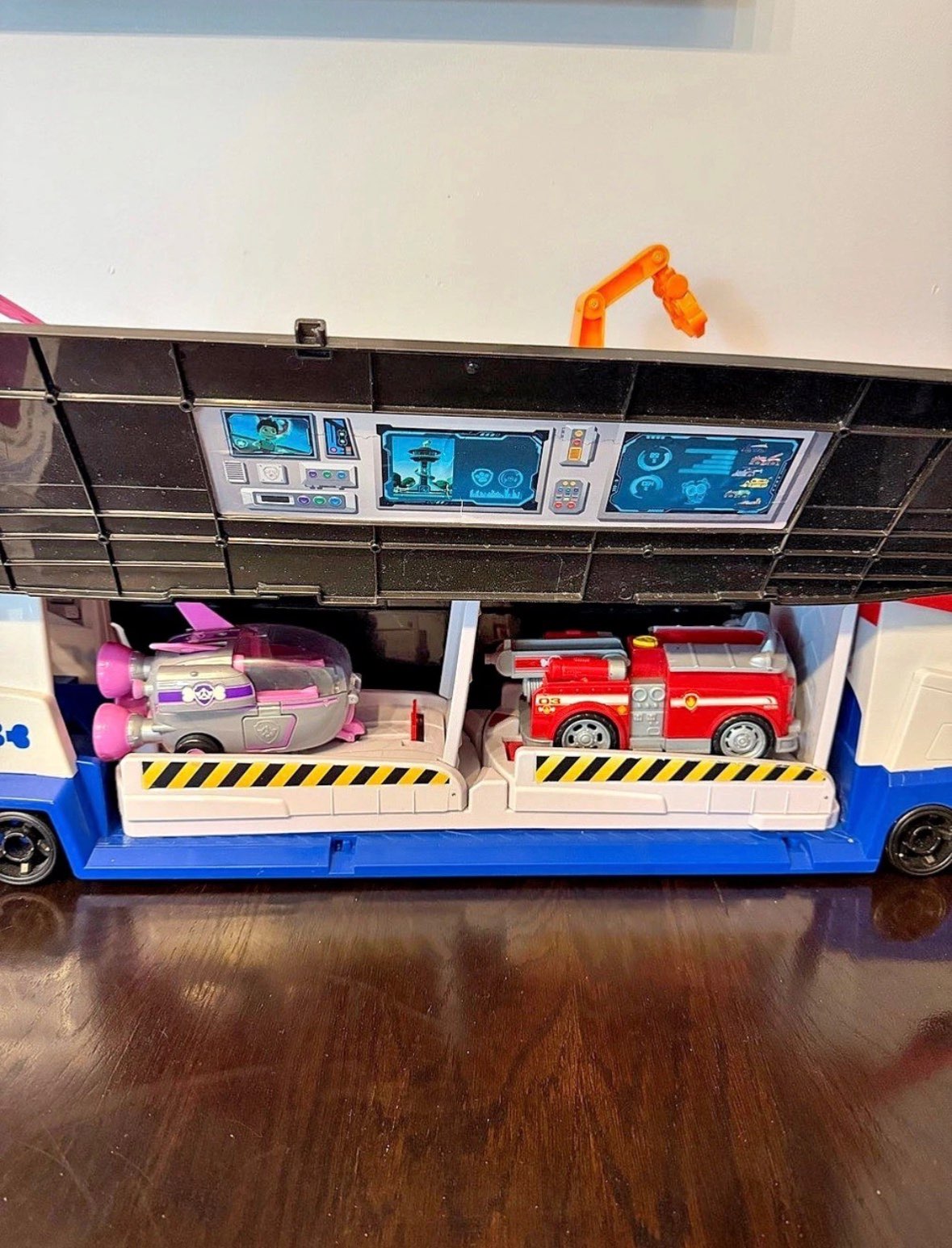 Paw Patrol Cruiser with Vehicles and Crew