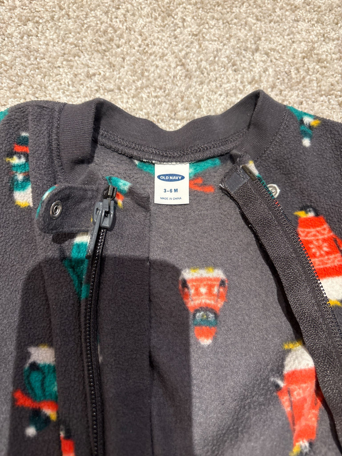 3-6 Old Navy Fleece zippered sleeper, Kids 6 Month (3-6M)