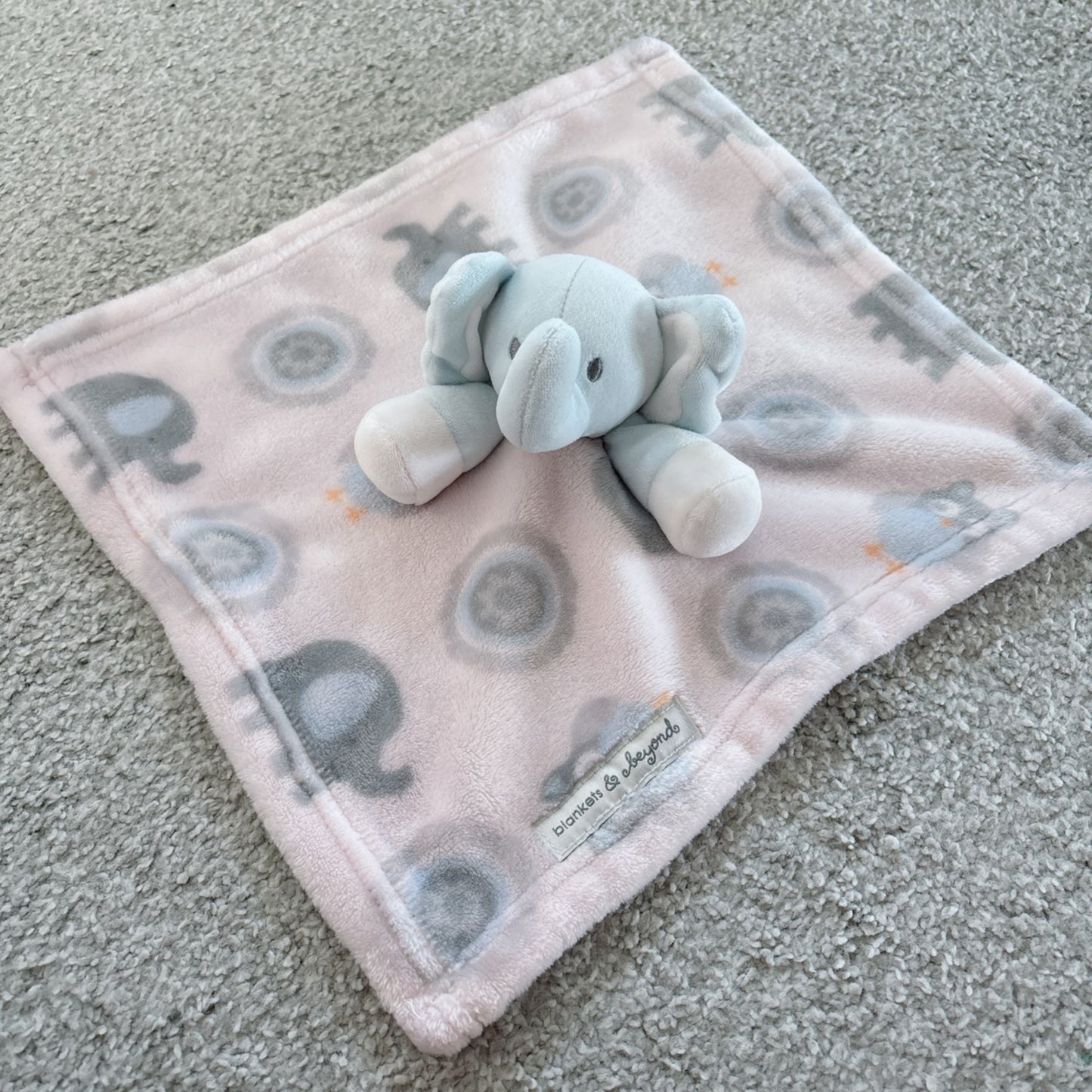 NWOT BLANKETS & BEYOND elephant plush lovey security blanket