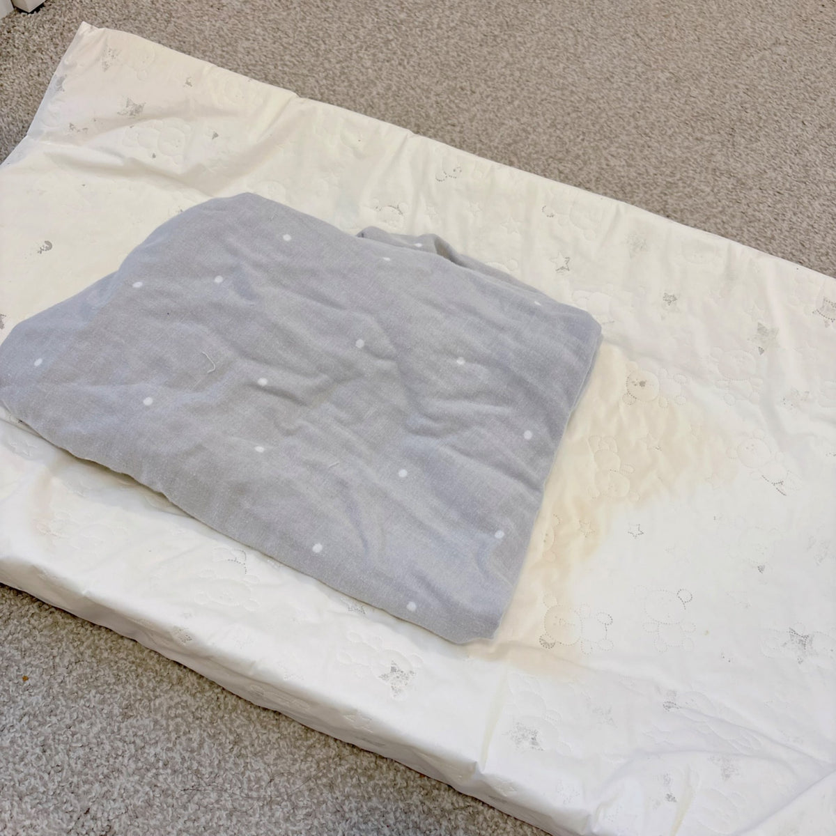 Contour change pad with cover