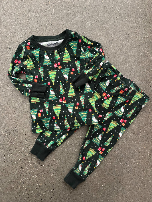 Old Navy Christmas Two Piece pajamas / PJs, Kids 18 Month (12-18M)