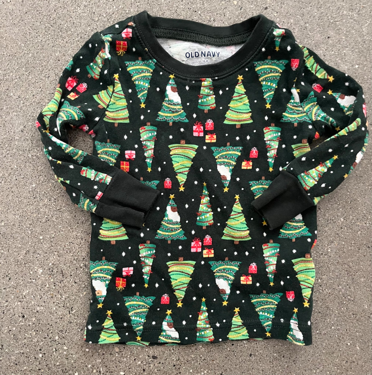 Old Navy Christmas Two Piece pajamas / PJs, Kids 18 Month (12-18M)
