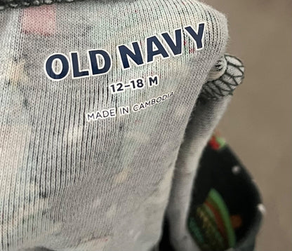 Old Navy Christmas Two Piece pajamas / PJs, Kids 18 Month (12-18M)