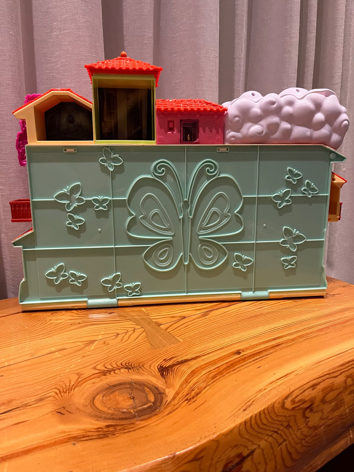 Disney Encanto Magical Madrigal House Playset (Retail $124) Plus Extra Characters (Retail Approx $50)