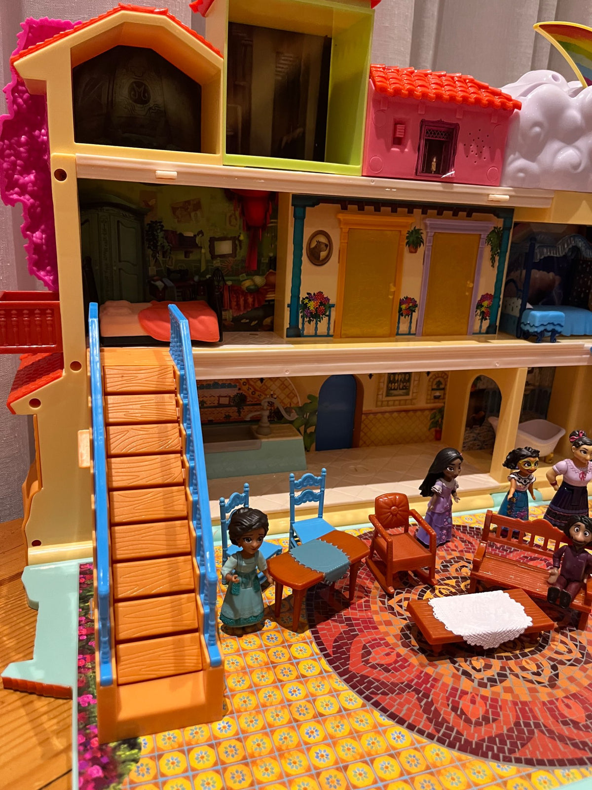 Disney Encanto Magical Madrigal House Playset (Retail $124) Plus Extra Characters (Retail Approx $50)